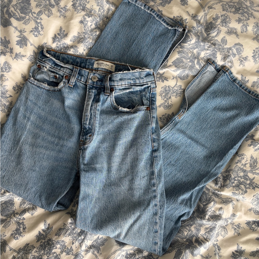 Abercrombie & Fitch High Rise 90s Relaxed Split Seam Jeans